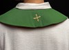 Stuła liturgiczna dwustronna zielono-czerwona z haftem IHS – detal 5