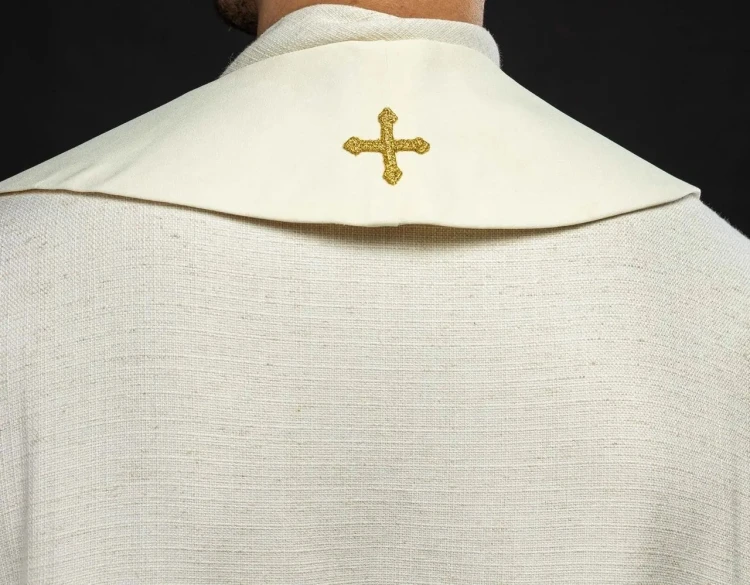 Stuła liturgiczna ecru z dekoracyjnym haftem – detal 5