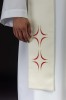 Stuła liturgiczna ecru z haftem Baranka Paschalnego – detal 3