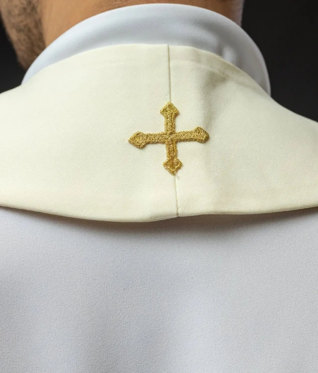 Stuła liturgiczna ecru z haftem Baranka Paschalnego – detal 4