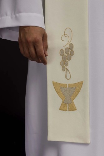Stuła liturgiczna ecru z haftem eucharystycznym – detal 2