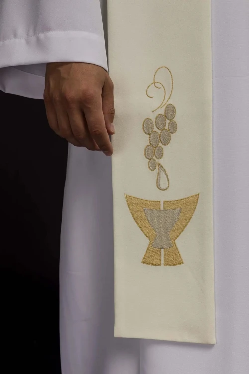 Stuła liturgiczna ecru z haftem eucharystycznym – detal 2