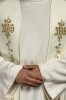Stuła liturgiczna ecru z haftem IHS – detal 2