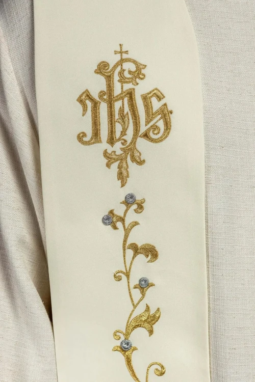 Stuła liturgiczna ecru z haftem IHS – detal 3