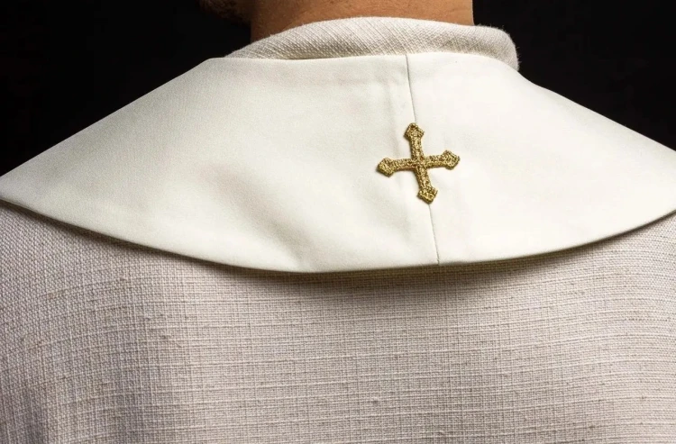 Stuła liturgiczna ecru z haftem IHS – detal 5