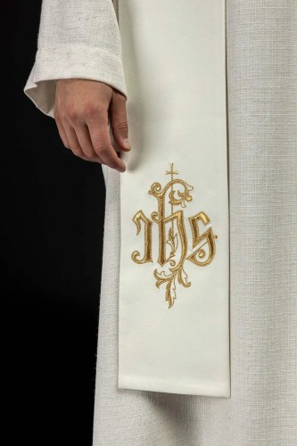 Stuła liturgiczna ecru z haftem IHS – detal 2