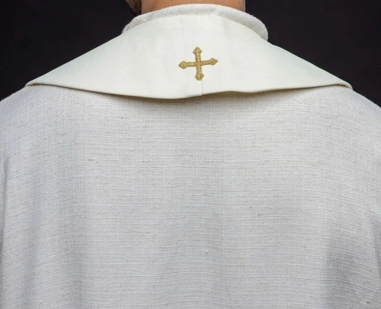Stuła liturgiczna ecru z haftem IHS – detal 6