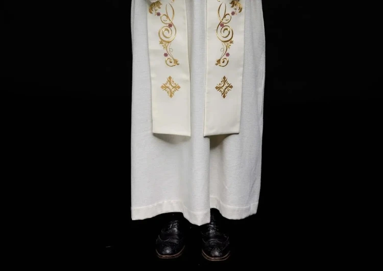 Stuła liturgiczna ecru z haftem IHS – detal 8