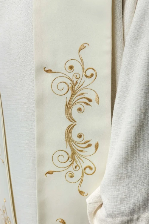 Stuła liturgiczna ecru z haftem IHS – detal 4