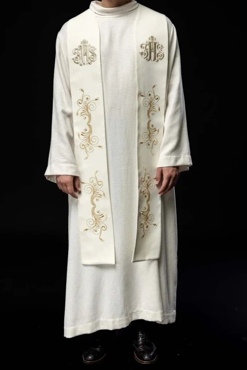 Stuła liturgiczna ecru z haftem IHS – detal 7