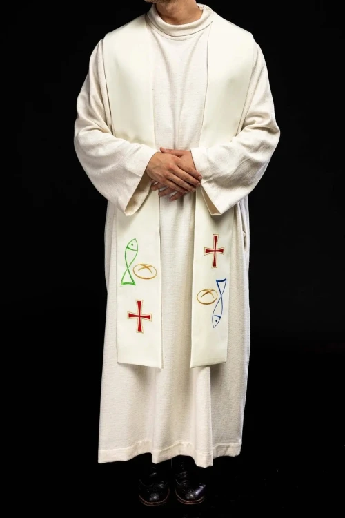 Stuła liturgiczna ecru z haftem krzyża – detal 6