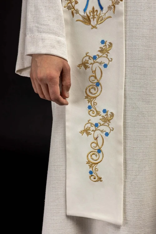 Stuła liturgiczna ecru z haftem maryjnym – detal 4