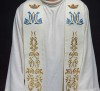 Stuła liturgiczna ecru z haftem maryjnym – detal 2