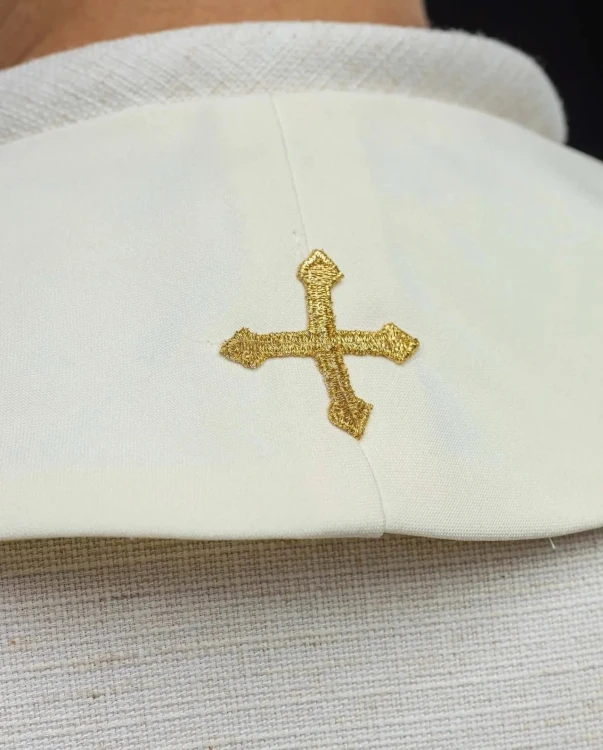 Stuła liturgiczna ecru z haftem maryjnym – detal 6