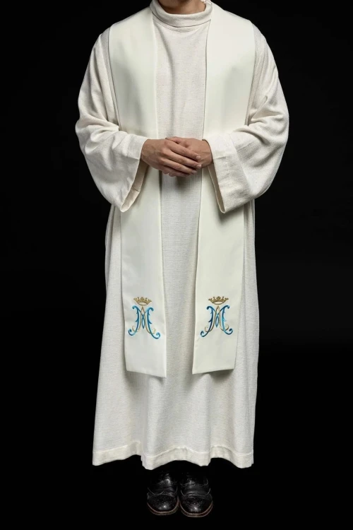 Stuła liturgiczna ecru z haftem maryjnym – detal 4