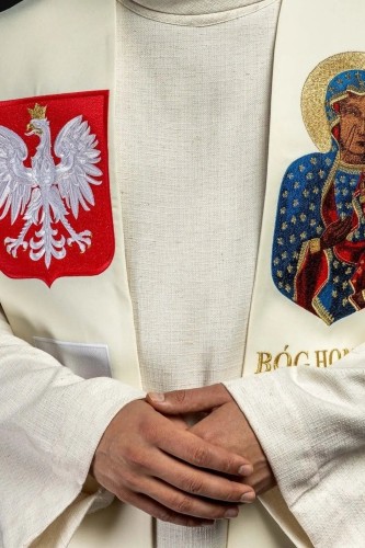 Stuła liturgiczna ecru z haftem maryjnym – detal 2