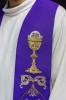 Stuła liturgiczna fioletowa z haftem IHS – detal 2