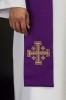 Stuła liturgiczna fioletowa z haftem krzyża – detal 2