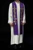 Stuła liturgiczna fioletowa z haftem krzyża – detal 4