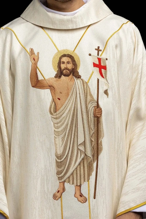 Biały ornat z Chrystusem Zmartwychwstałym i Barankiem