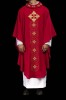 Czerwony ornat liturgiczny bogato haftowany sznurem i kamieniami – pełny widok