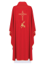 Czerwony ornat liturgiczny haftowany motywem IHS – pełny widok
