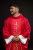 Czerwony ornat liturgiczny z haftowanym pasem – widok przodu