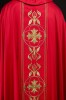 Ornat czerwony haftowany z ozdobnym pasem – widok tyłu