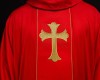Ornat czerwony z haftowanym krzyżem i kłosami – detal symbolu