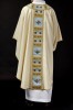 Ornat maryjny ecru ręcznie zdobiony kamieniami naturalnymi – widok tyłu