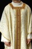 Ręcznie wykonany ornat liturgiczny ecru z kamieniami naturalnymi