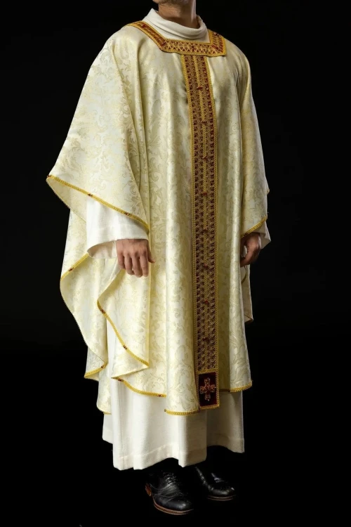 Ręcznie wykonany ornat liturgiczny ecru z kamieniami naturalnymi – detal 12