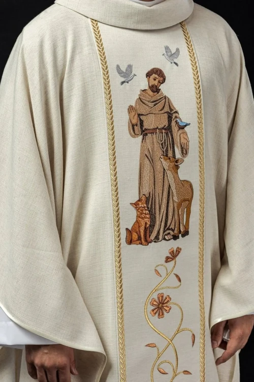 Ornat ecru haftowany z wizerunkiem św. Franciszka