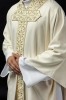 Ornat ecru z błyszczącym haftem – pełny widok