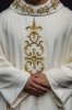 Ornat liturgiczny ecru bogato haftowany kamieniami