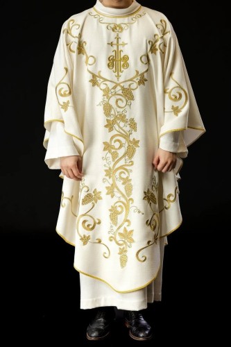 Ornat liturgiczny ecru haftowany z motywami IHS i winorośli