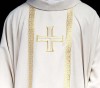Ornat liturgiczny ecru z haftowanym krzyżem i żakardowymi pasami