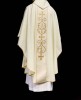 Ornat liturgiczny ecru z ozdobnym pasem – detal tkaniny