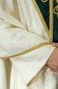 Ręcznie zdobiony ornat ecru z aksamitną lamówką i kamieniami naturalnymi – wykończenie kołnierza