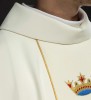 Ornat maryjny ecru z pasem – wykończenie kołnierza