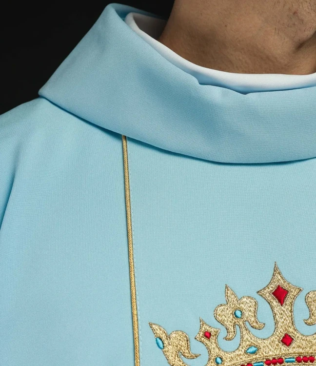 Ornat maryjny niebieski haftowany koroną – wykończenie kołnierza