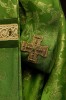 Ornat zielony ręcznie zdobiony z kamieniami naturalnymi – wariant II – układ na sylwetce