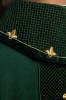 Ornat zielony haftowany na aksamicie z symbolem zielonego krzyża – widok przodu