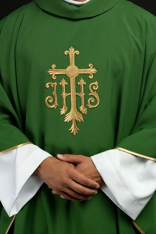 Ornat zielony z wypukłym haftem JHS