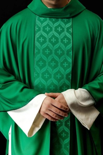 Ornat zielony z żakardowym pasem z krzyżem
