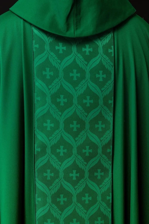 Ornat zielony z żakardowym pasem z krzyżem – wykończenie kołnierza