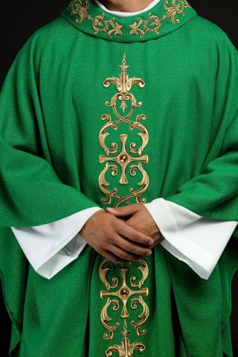 Zielony ornat liturgiczny bogato haftowany kamieniami
