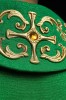 Zielony ornat liturgiczny bogato haftowany kamieniami – wykończenie kołnierza