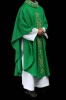 Zielony ornat liturgiczny bogato haftowany kamieniami – detal tkaniny