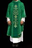 Zielony ornat liturgiczny ozdobiony haftowanym pasem – widok tyłu